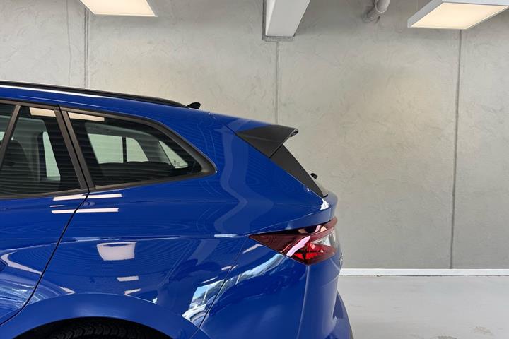 Blå Skoda Enyaq fra 2023