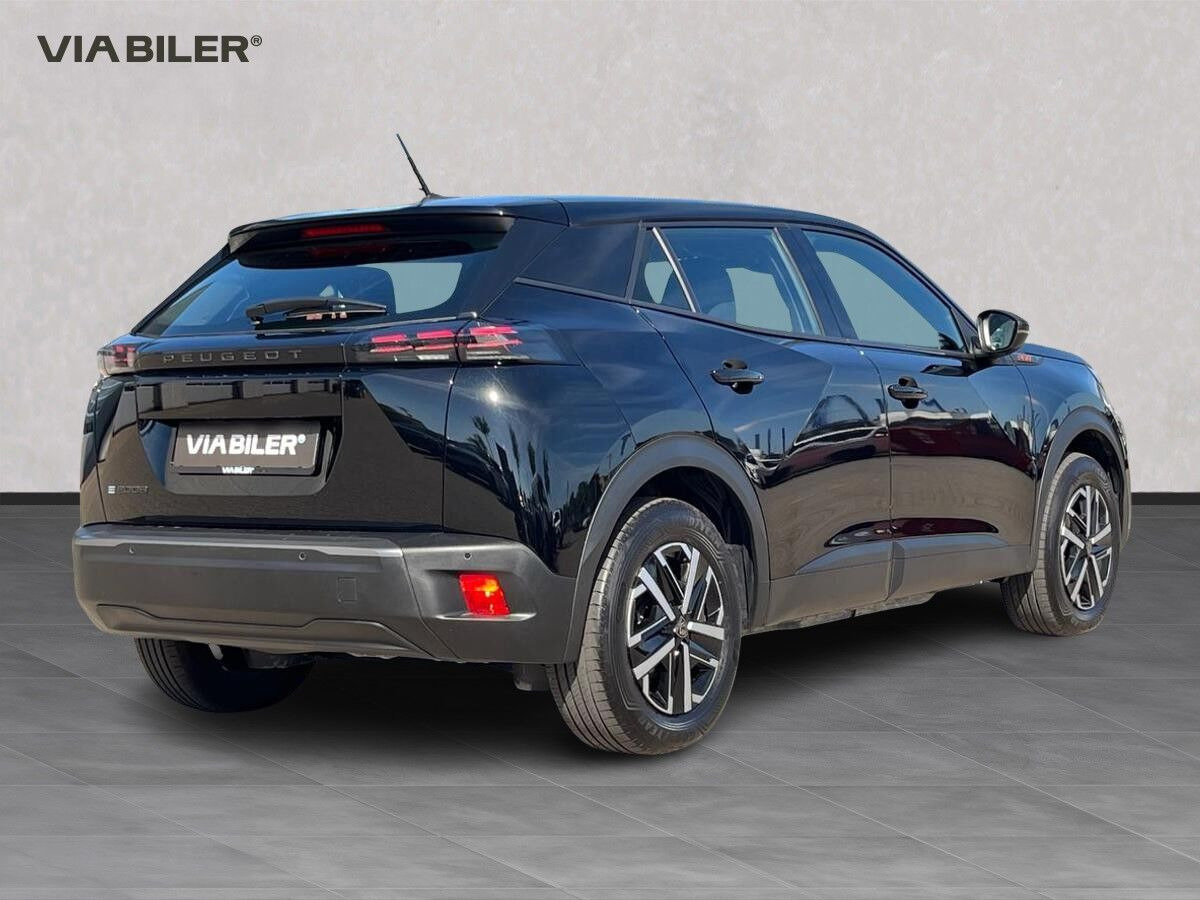 Sort Peugeot e-2008 fra 2025