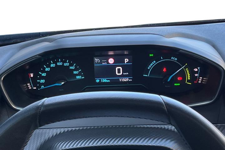 Sort Peugeot e-2008 fra 2025
