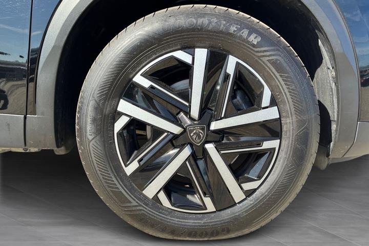 Sort Peugeot e-2008 fra 2025
