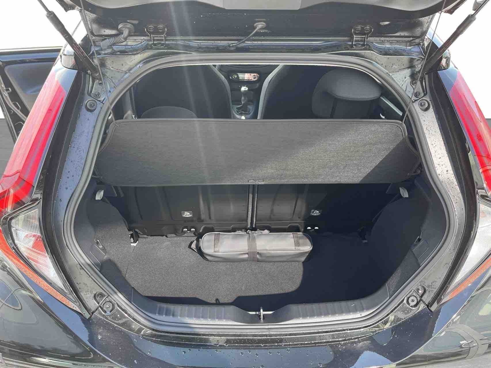 Sort Toyota Aygo X fra 2025