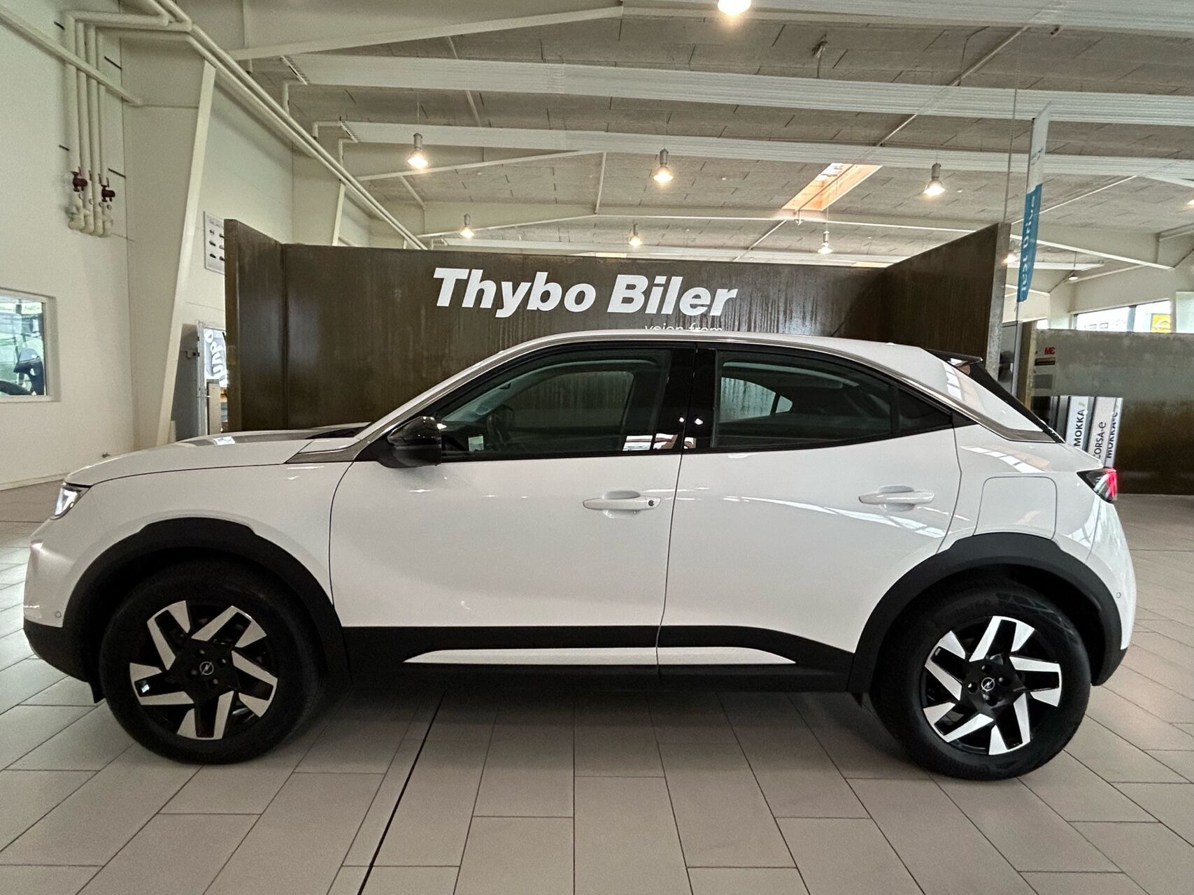 Hvid Opel Mokka-e fra 2022