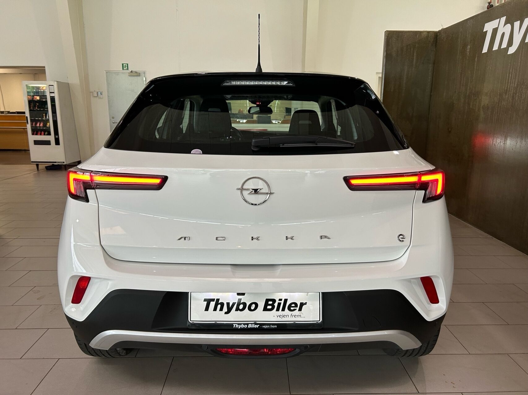 Hvid Opel Mokka-e fra 2022