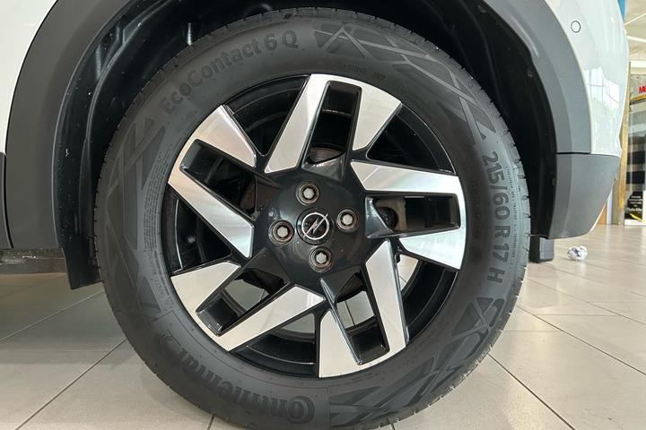 Hvid Opel Mokka-e fra 2022