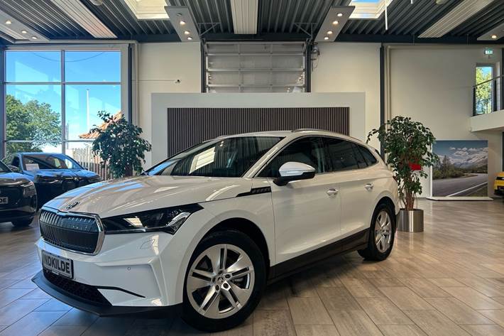 Hvid Skoda Enyaq fra 2023