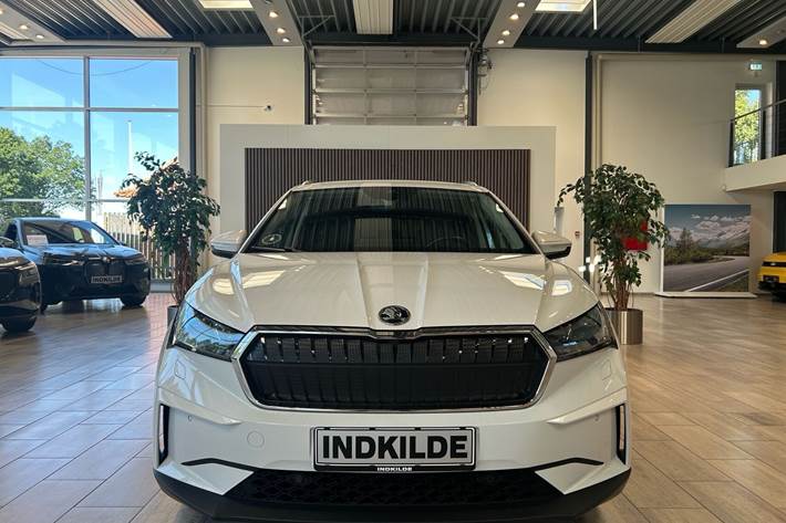 Hvid Skoda Enyaq fra 2023