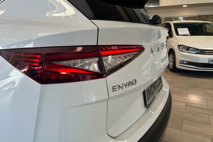 Hvid Skoda Enyaq fra 2023