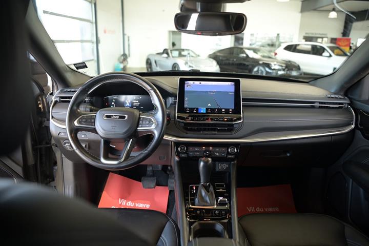 Grå Jeep Compass fra 2021