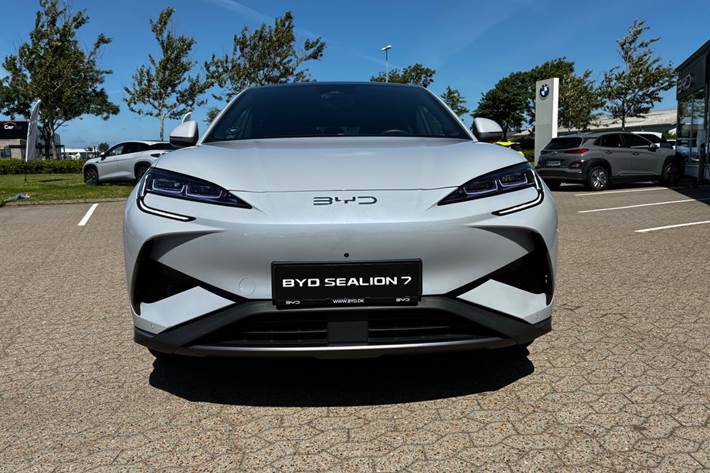 Sølv BYD Sealion 7 fra 2025