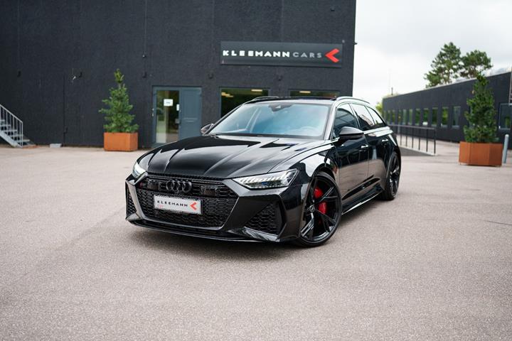 Sort Audi RS6 fra 2023 set udefra