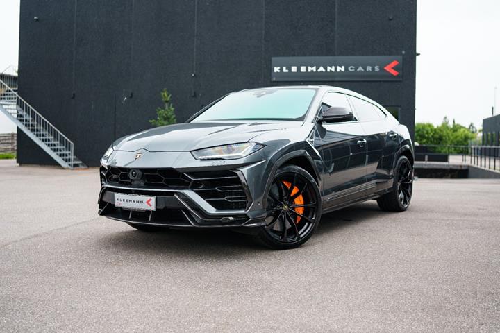 Grå Lamborghini Urus fra 2020 set udefra