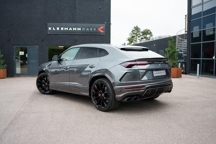 Grå Lamborghini Urus fra 2020