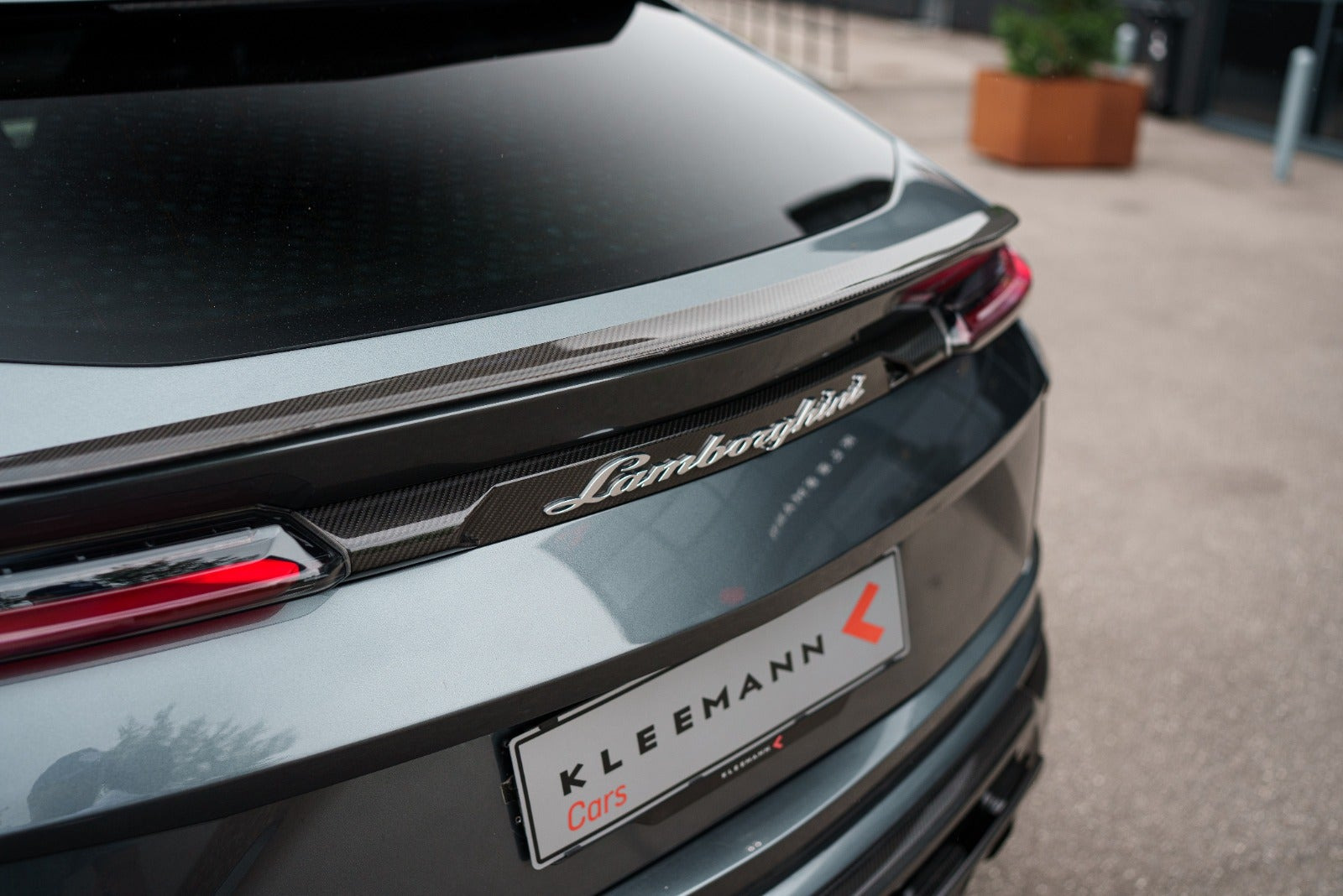 Grå Lamborghini Urus fra 2020