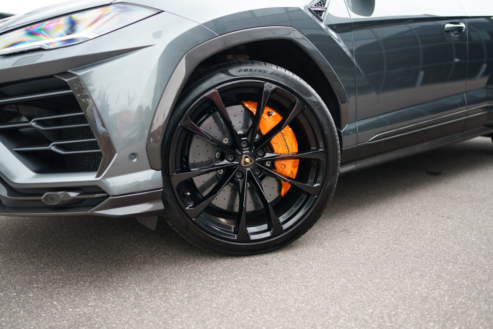 Grå Lamborghini Urus fra 2020