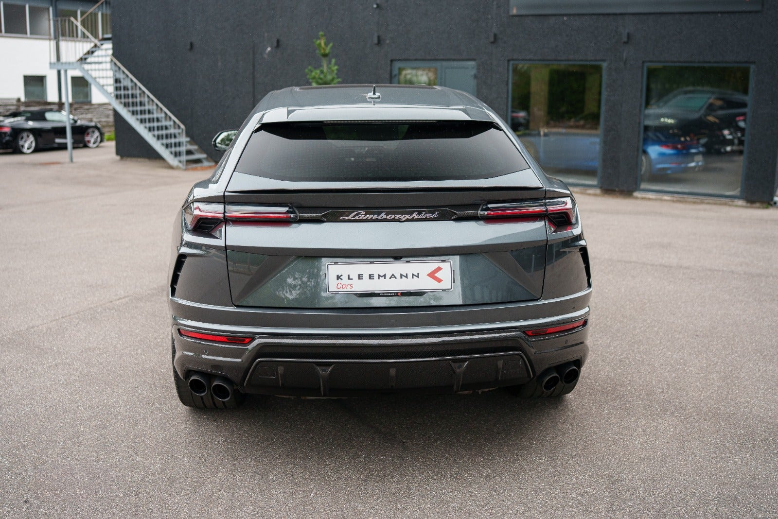 Grå Lamborghini Urus fra 2020