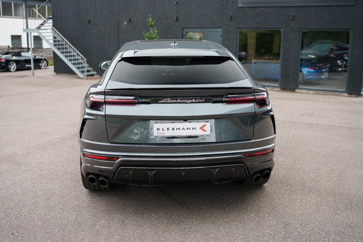 Grå Lamborghini Urus fra 2020