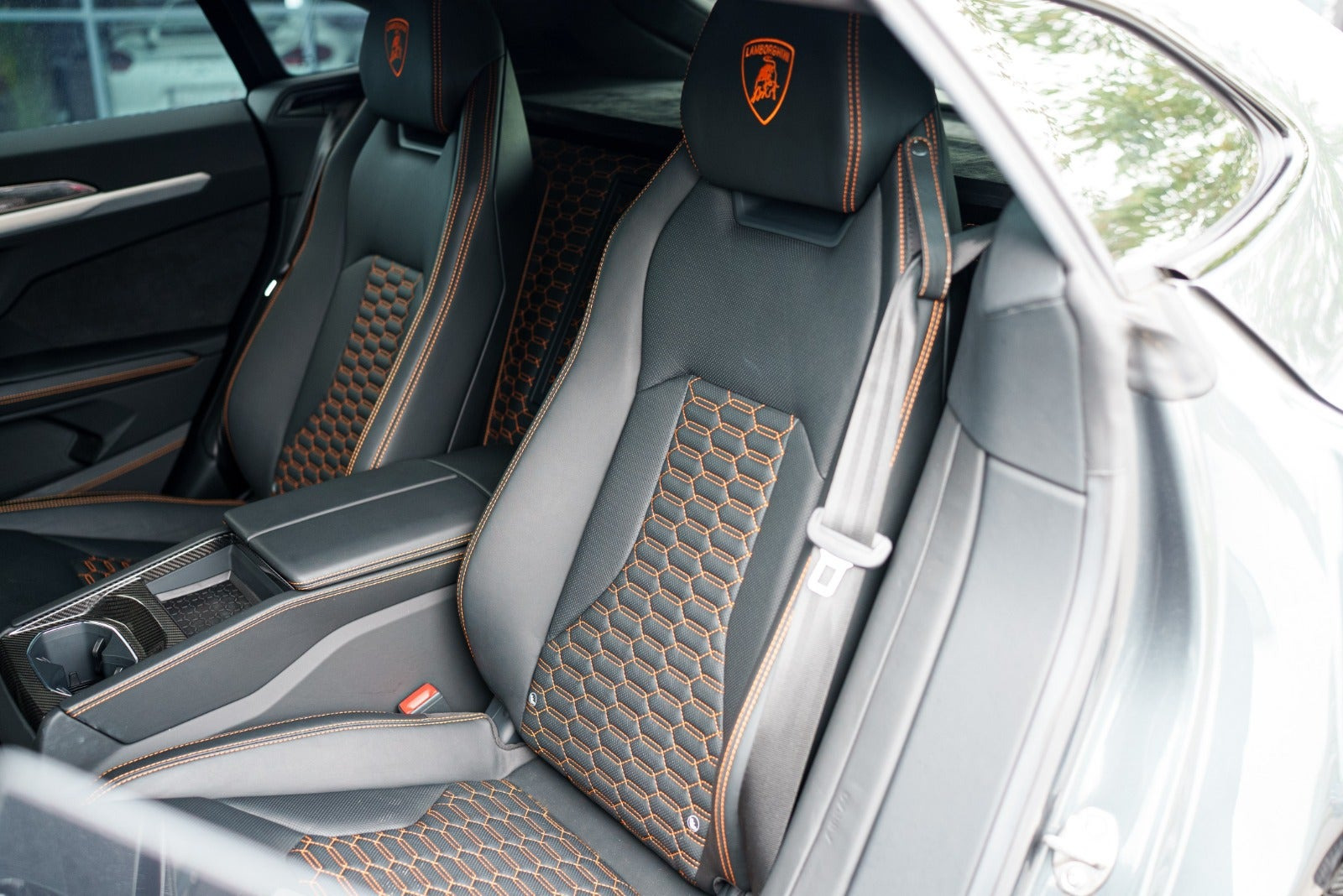 Grå Lamborghini Urus fra 2020