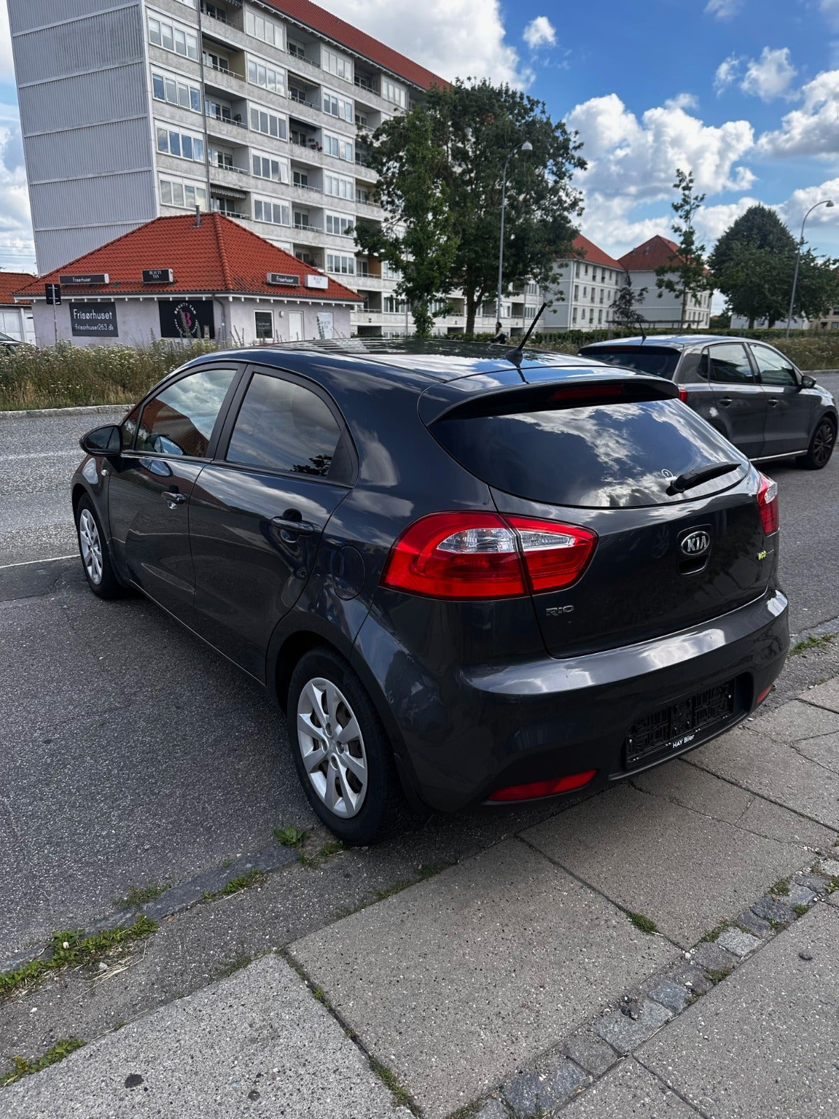 Grå Kia Rio fra 2014
