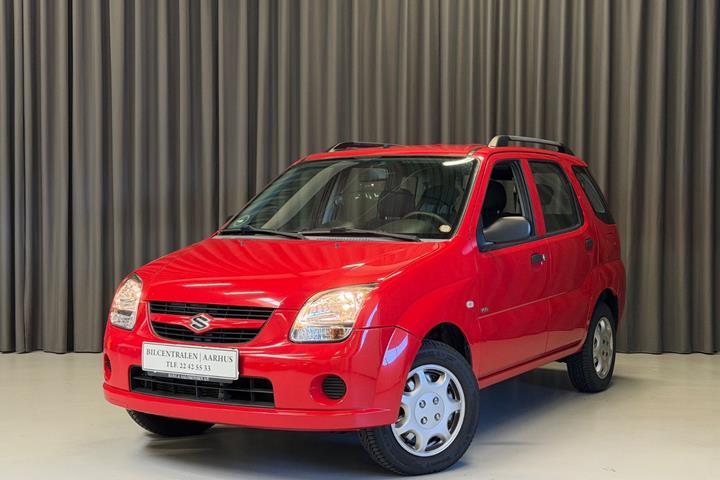 Rød Suzuki Ignis fra 2005 set udefra