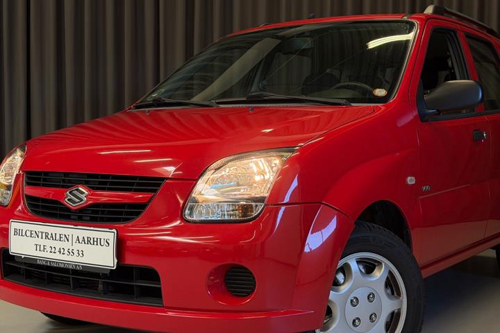Rød Suzuki Ignis fra 2005