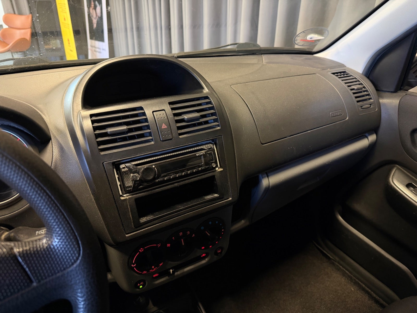 Rød Suzuki Ignis fra 2005