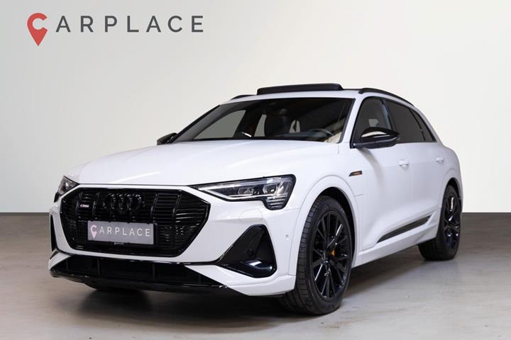 Hvid Audi e-tron fra 2022 set udefra
