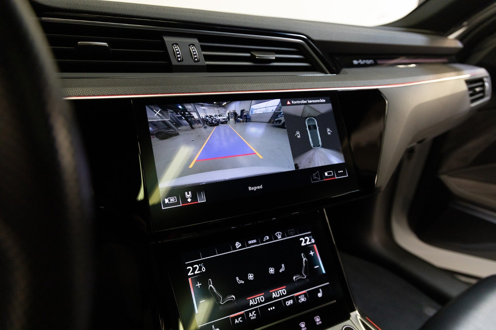 Hvid Audi e-tron fra 2022