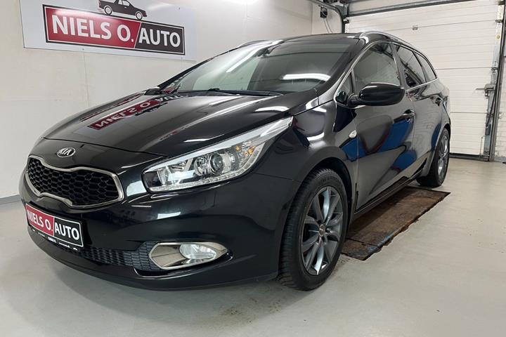Sort Kia Ceed fra 2014 set udefra