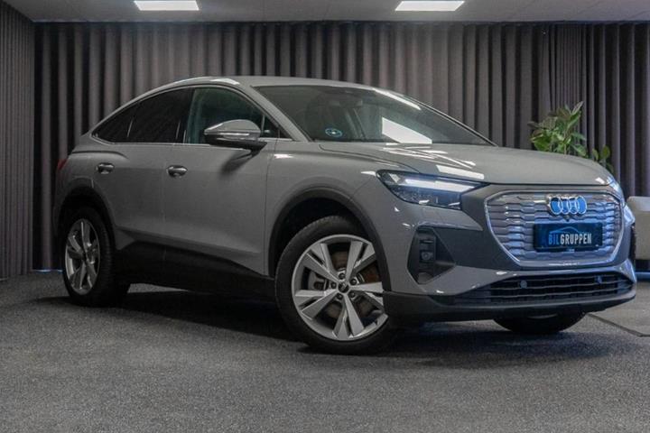 Grå Audi Q4 e-tron fra 2024