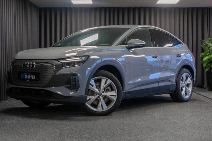Grå Audi Q4 e-tron fra 2024