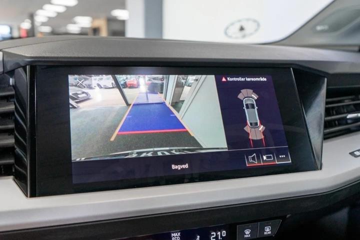 Grå Audi Q4 e-tron fra 2024