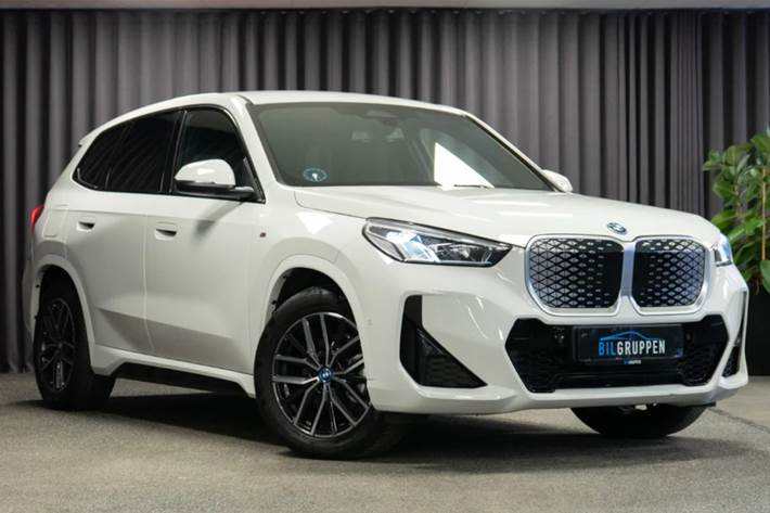 Hvid BMW iX1 fra 2025