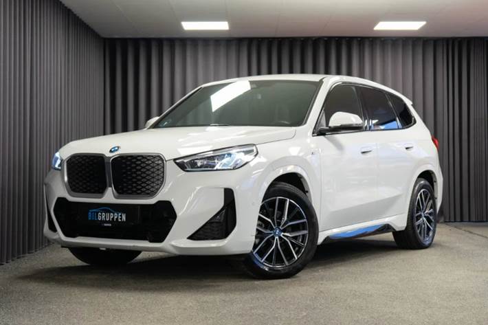 Hvid BMW iX1 fra 2025