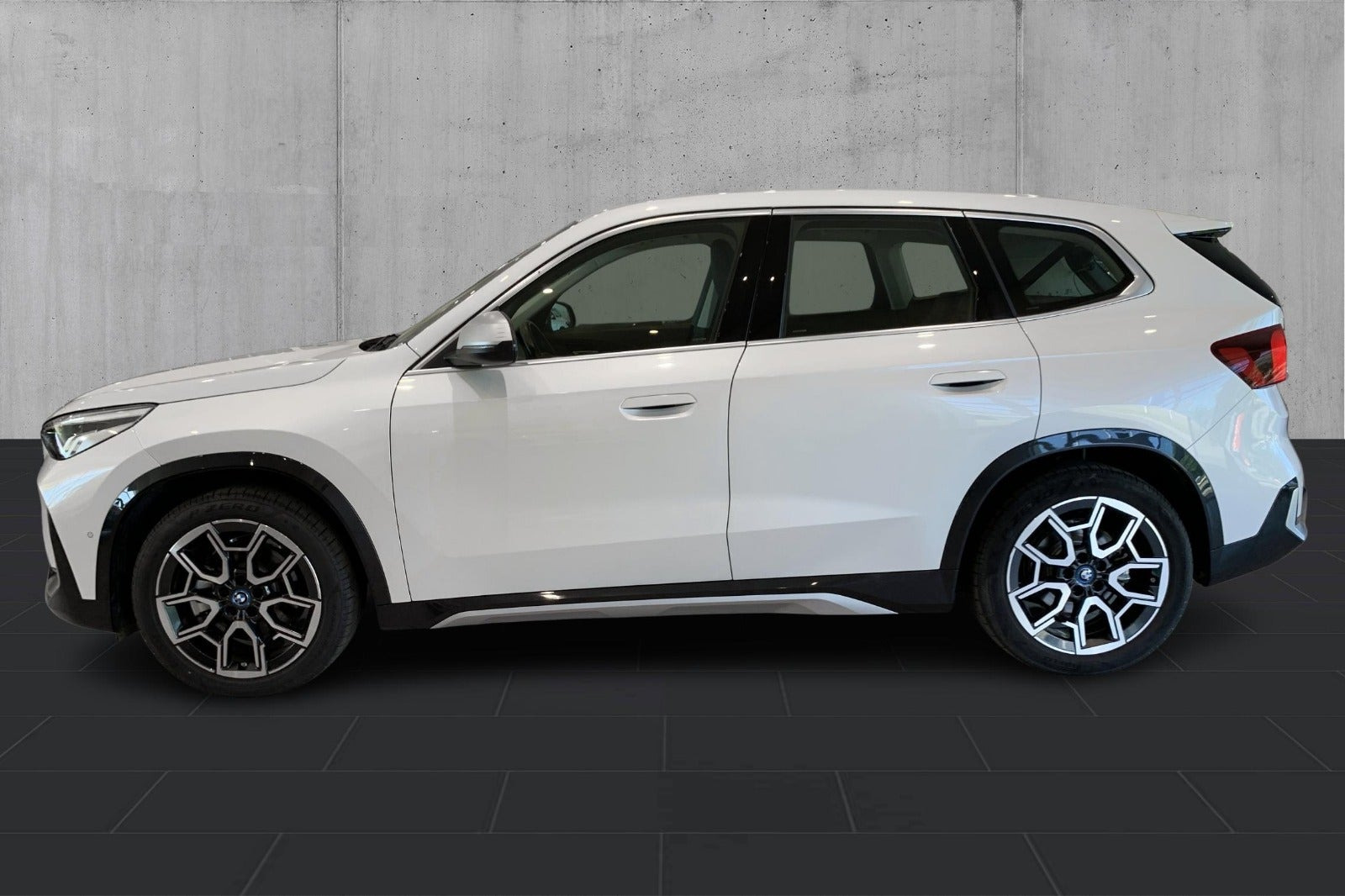 Hvid BMW iX1 fra 2024