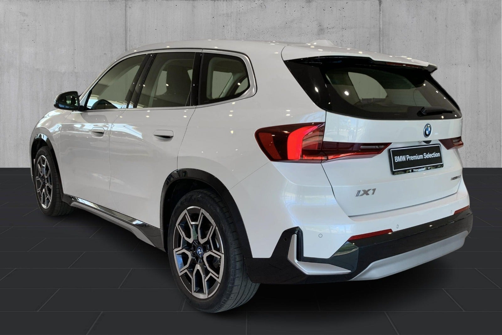 Hvid BMW iX1 fra 2024