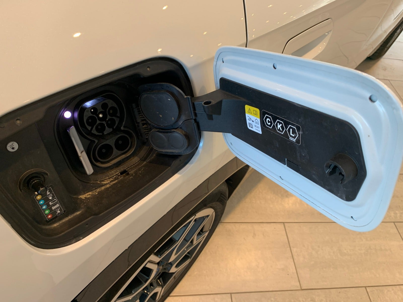 Hvid BMW iX1 fra 2024