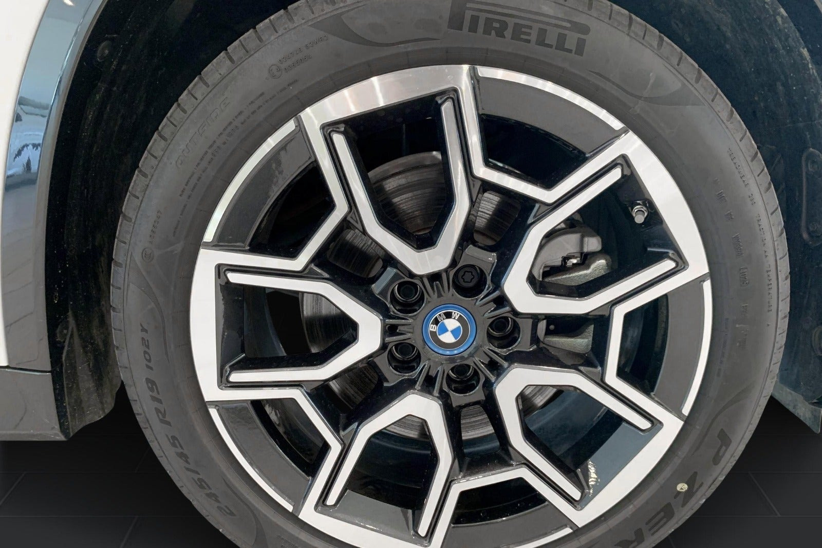 Hvid BMW iX1 fra 2024