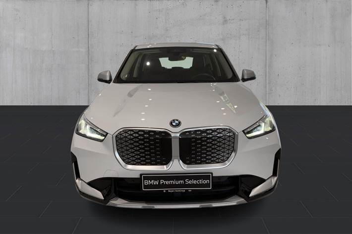 Hvid BMW iX1 fra 2024