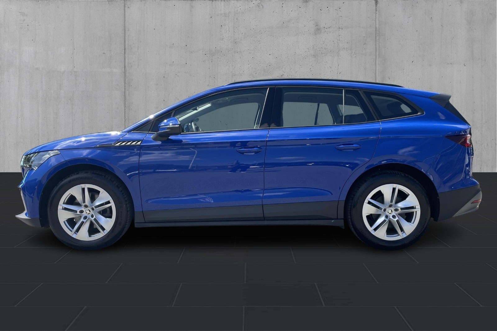 Blå Skoda Enyaq fra 2023