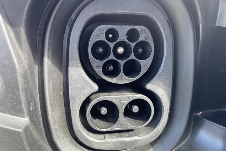 Blå Skoda Enyaq fra 2023
