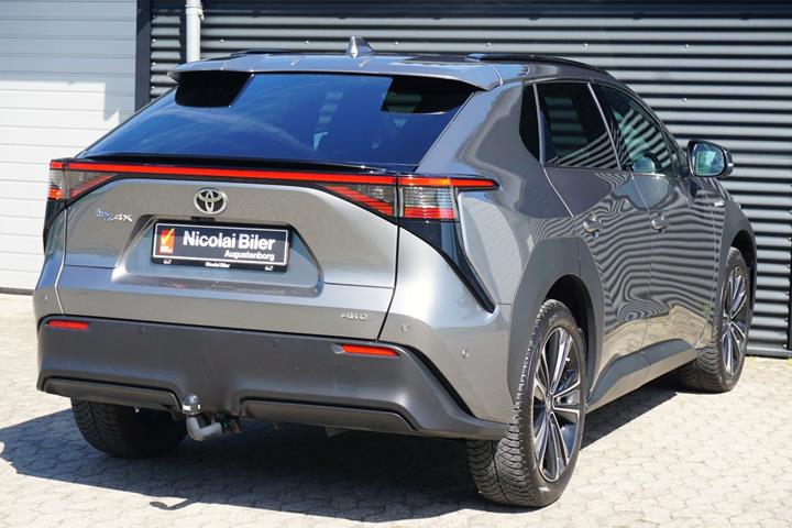 Grå Toyota BZ4X fra 2022