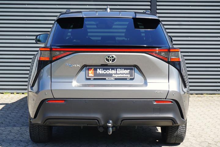 Grå Toyota BZ4X fra 2022