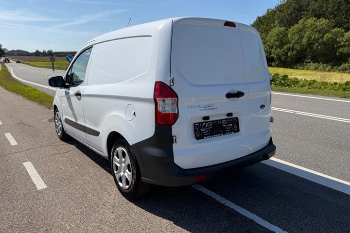 Hvid Ford Transit Courier fra 2019