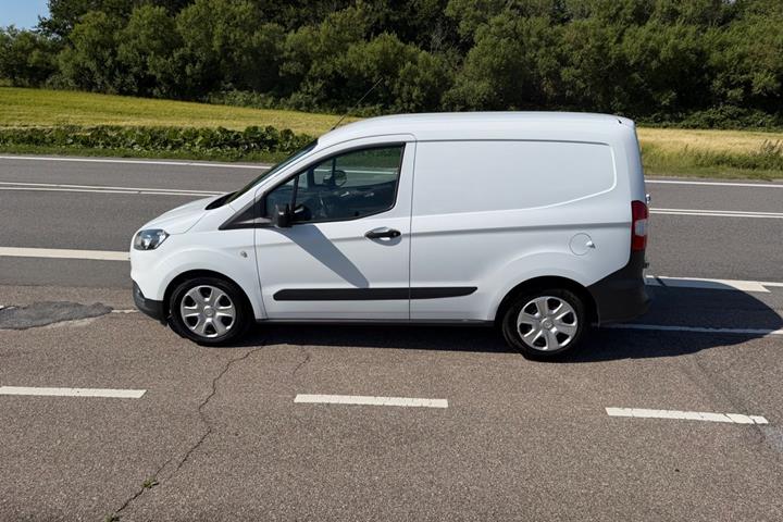Hvid Ford Transit Courier fra 2019