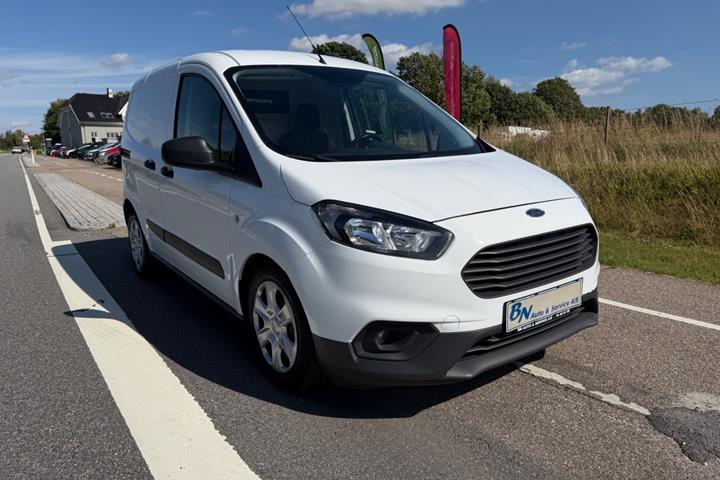 Hvid Ford Transit Courier fra 2019