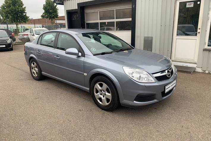 Blå Opel Vectra fra 2005
