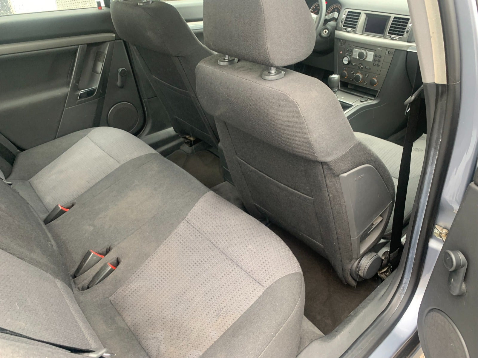 Blå Opel Vectra fra 2005