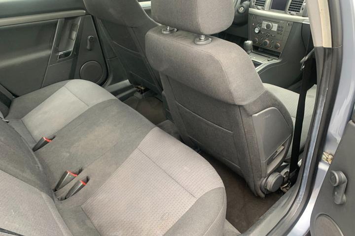 Blå Opel Vectra fra 2005