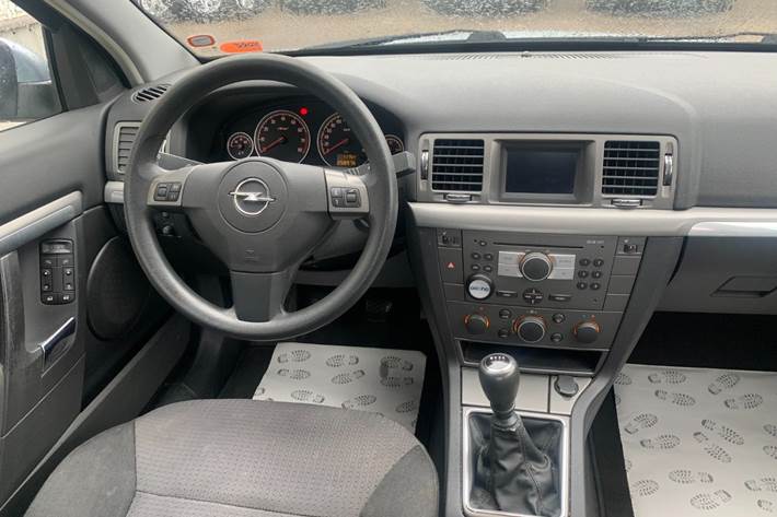 Blå Opel Vectra fra 2005