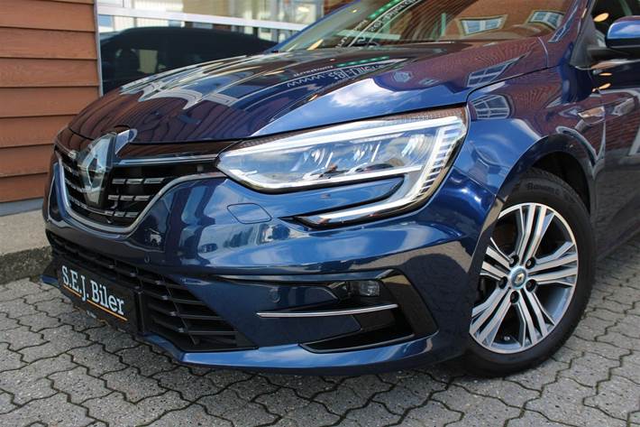 Blå Renault Megane IV fra 2021